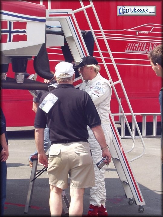 Steve Curtis inspecting the propeller on Spirit Of Norway